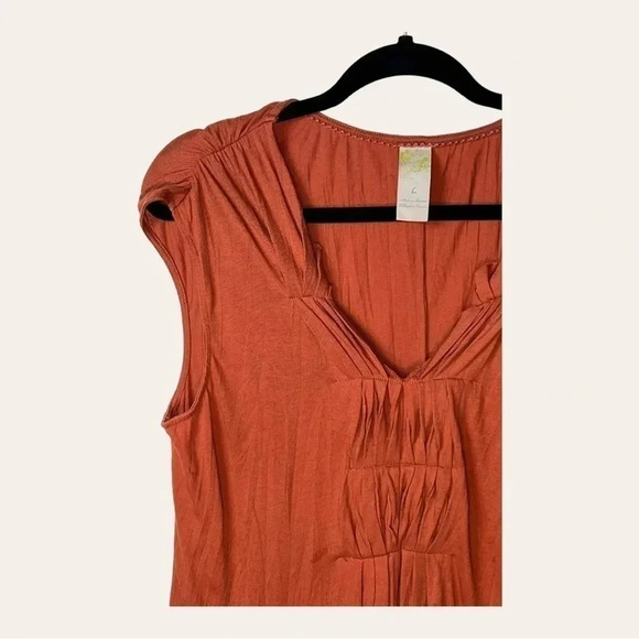 0199W. ANTHROPOLOGIE ORANGE TOP WITH PLEATS IN THE MIDDLE OF TOP SIZE LARGE - Picture 2 of 9
